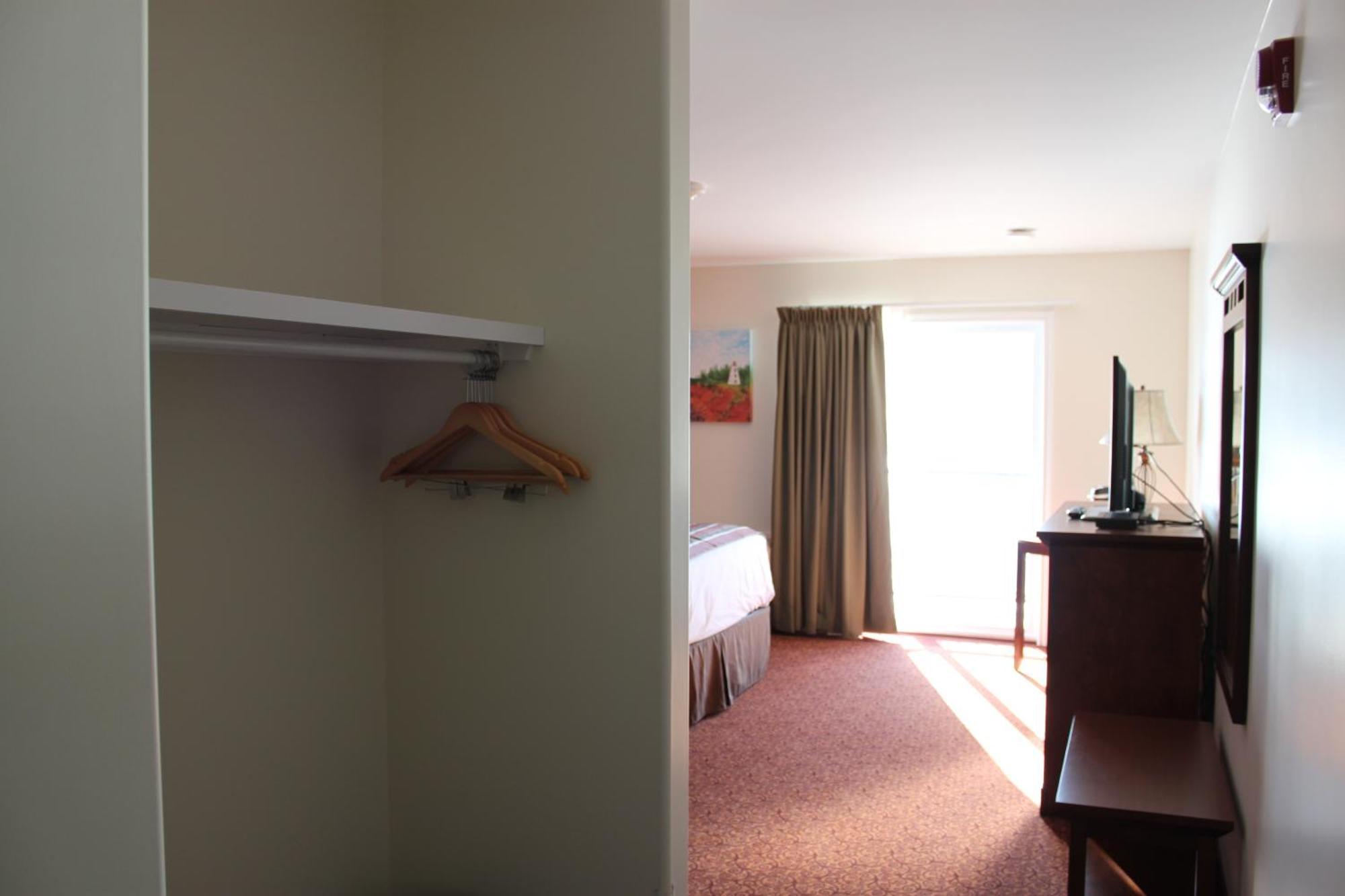 Montague Lanes Riverhouse Inn & Cottages חדר תמונה