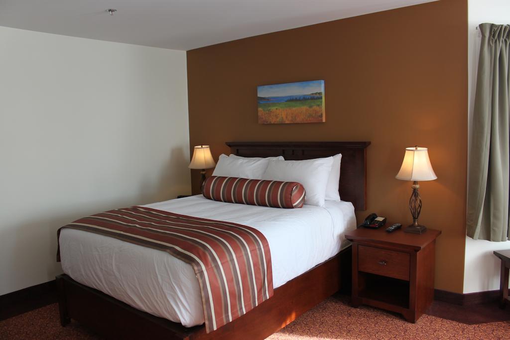 Montague Lanes Riverhouse Inn & Cottages חדר תמונה