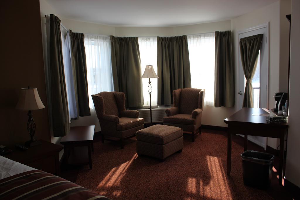 Montague Lanes Riverhouse Inn & Cottages חדר תמונה