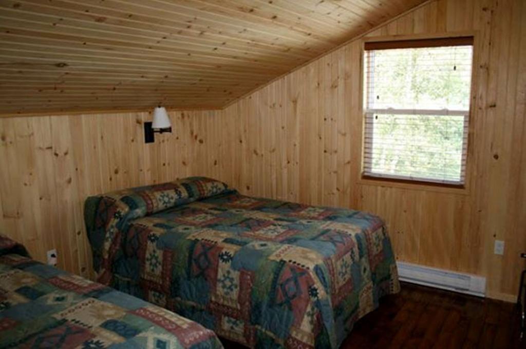 Montague Lanes Riverhouse Inn & Cottages חדר תמונה