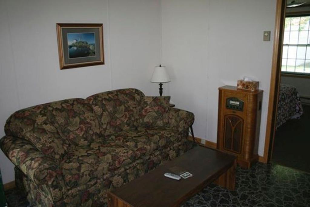 Montague Lanes Riverhouse Inn & Cottages חדר תמונה
