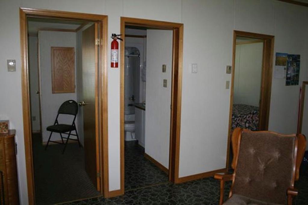 Montague Lanes Riverhouse Inn & Cottages חדר תמונה